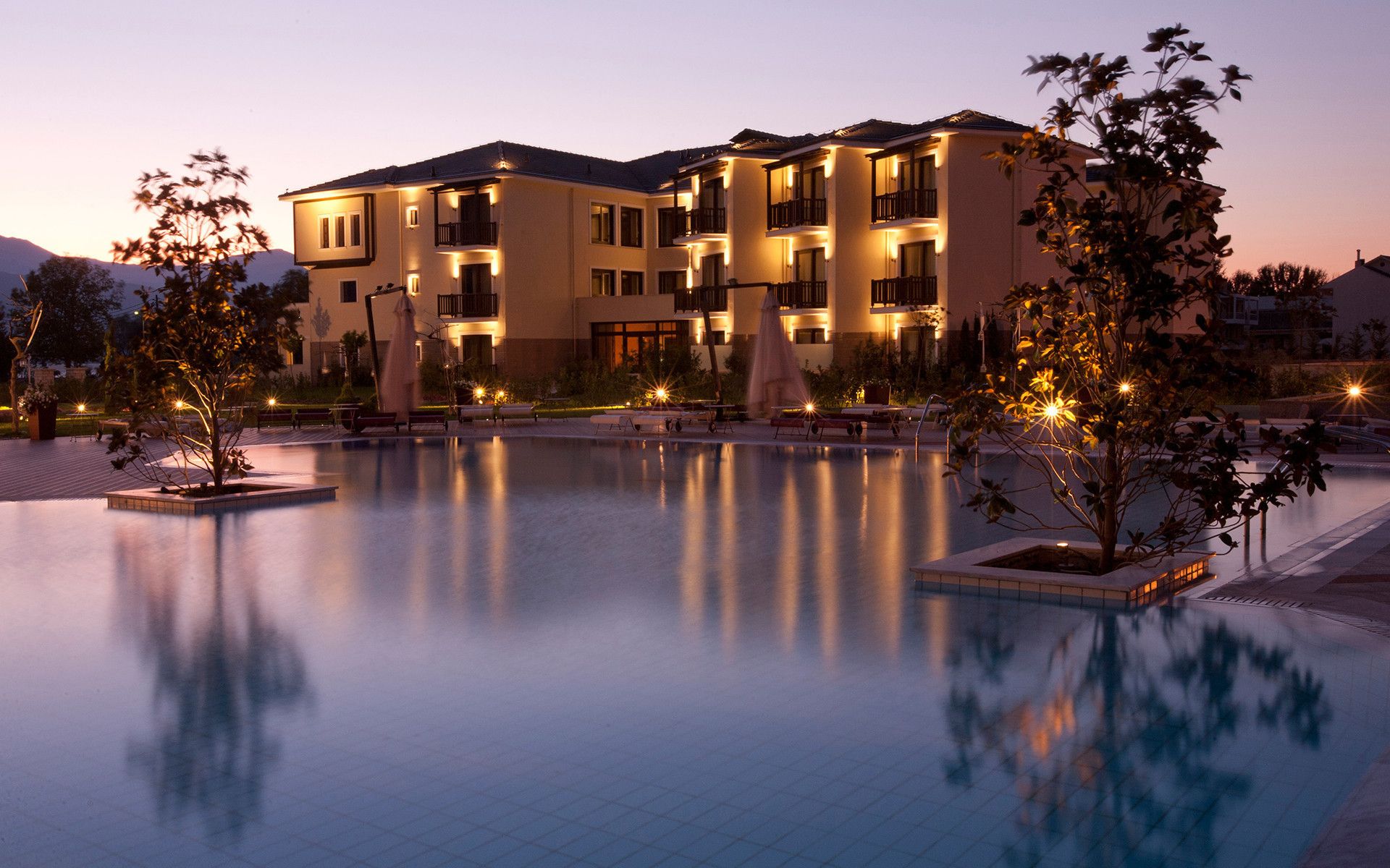 Xριστούγεννα στο DU LAC HOTEL & SPA 5* Deluxe με το Ι.Χ. σας Natsis